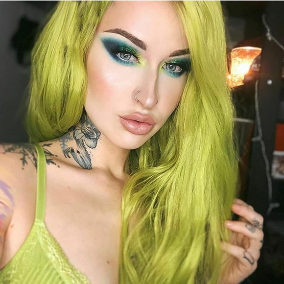 - ♥️ 24” GREEN WAVY LACEFRONT FRONT WIG *NEW*